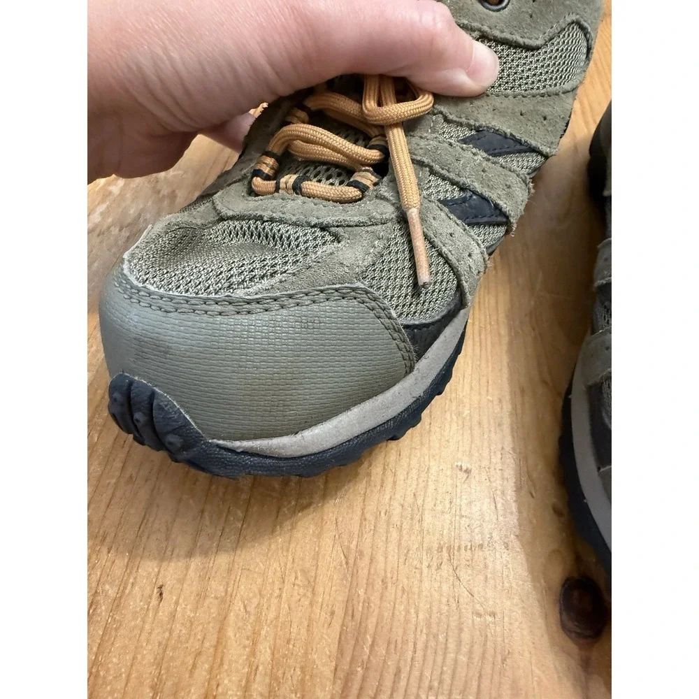 Columbia‎ Youth Hiking Shoes BY0710 -397 Kids Waterproof Shoes Size 4 Redmond
